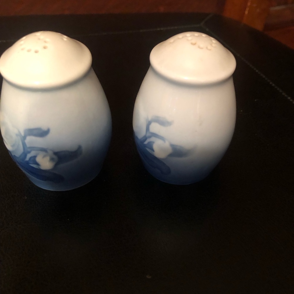 Bing & Grondahl Christmas Rose salt & pepper set